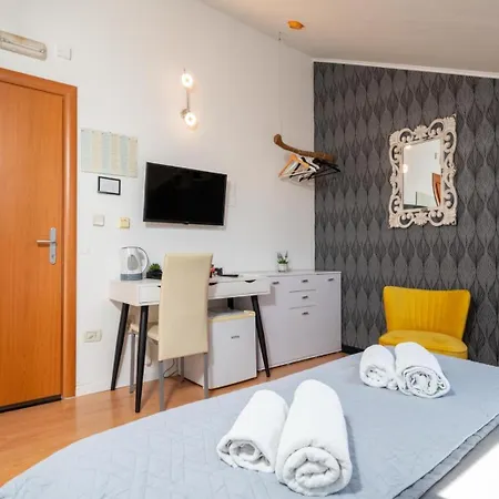 Aparthotel Jidro