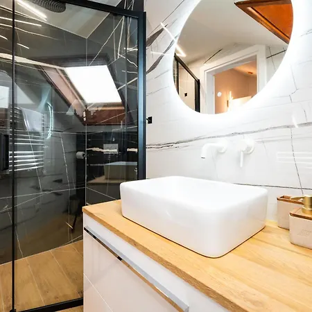 アパートホテル イドロ トロギール