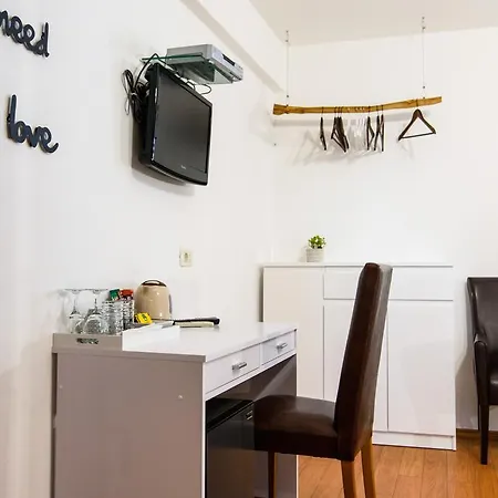 イドロ アパートホテル