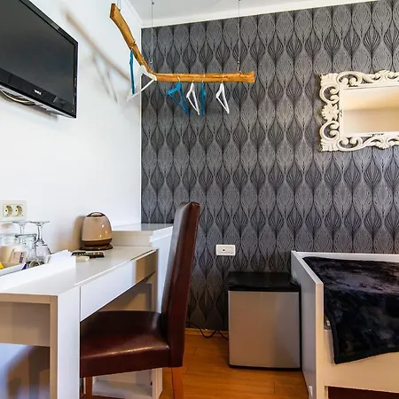 Apart-hotel Jidro 3*