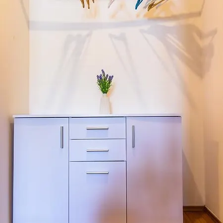 イドロ アパートホテル トロギール