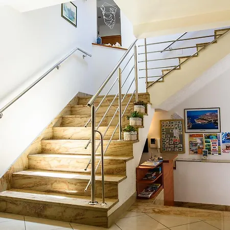 Jidro 3* Трогір