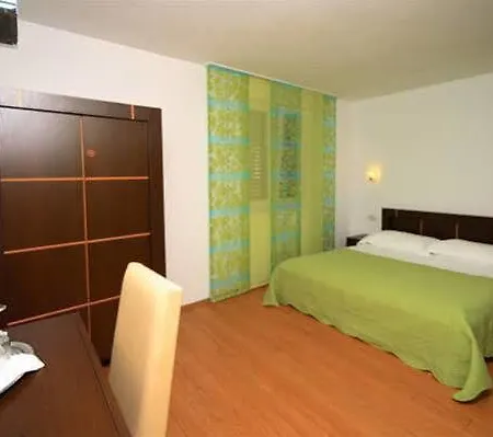 Apart Otel Jidro Trogir