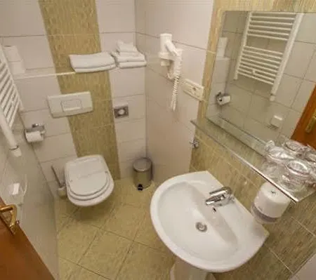 Apart Otel Jidro 3*