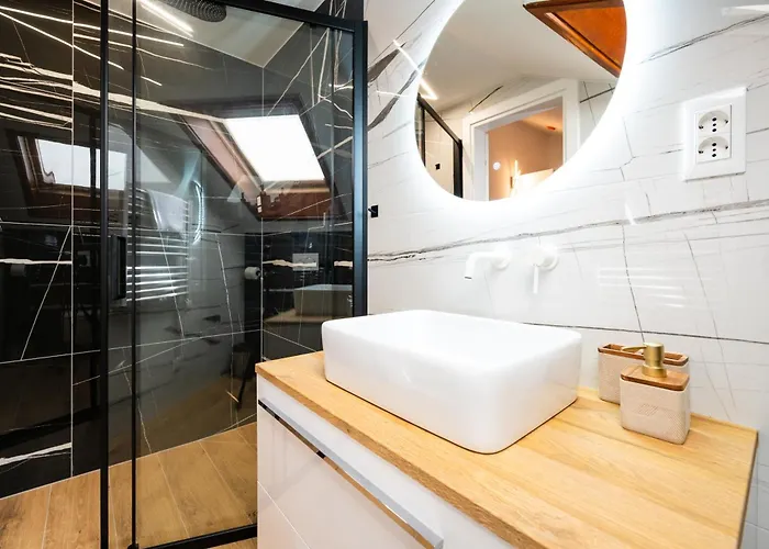 Ξενοδοχείο με διαμερίσματα Jidro Τρογκίρ