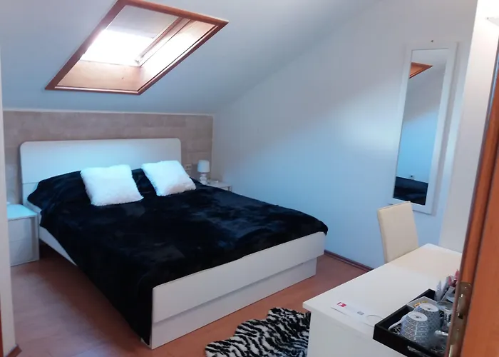 Ξενοδοχείο με διαμερίσματα Jidro Τρογκίρ