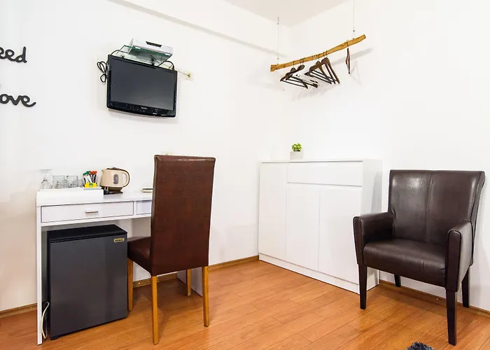 Ξενοδοχείο με διαμερίσματα Jidro Τρογκίρ