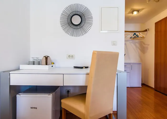 Ξενοδοχείο με διαμερίσματα Jidro Τρογκίρ