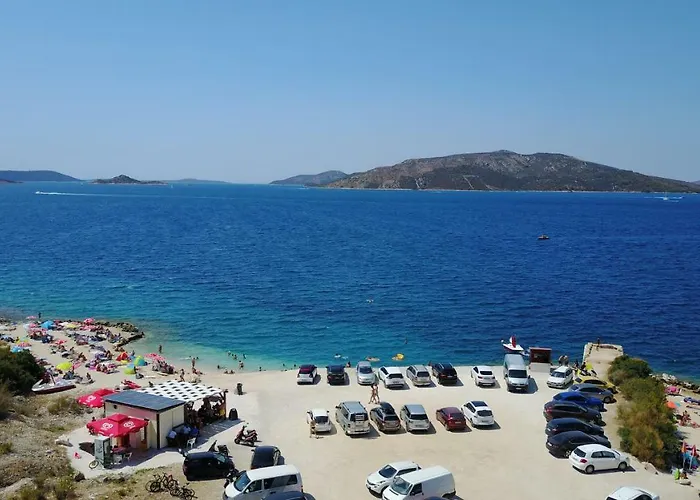 Ξενοδοχείο με διαμερίσματα Jidro 3*