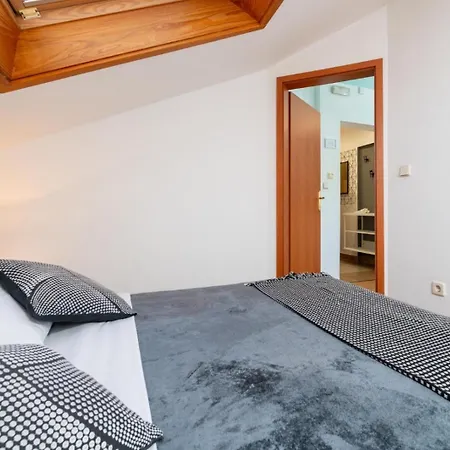 Apartmanhotel Jidro 3*