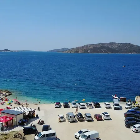 شقة فندقية Jidro 3*